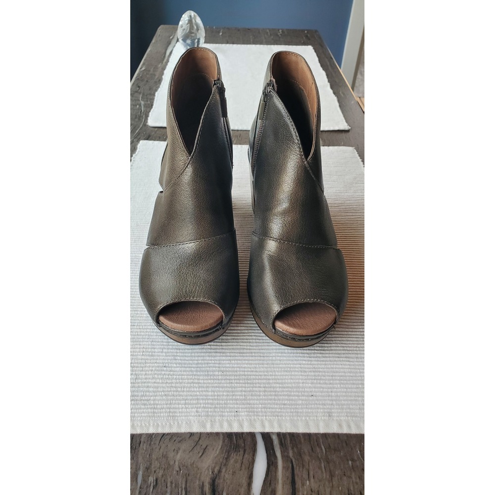 Dansko Delphina Leather Peep Toe Cutout Ankle Booties Bronze Pewter Size 39 - Picture 4 of 7